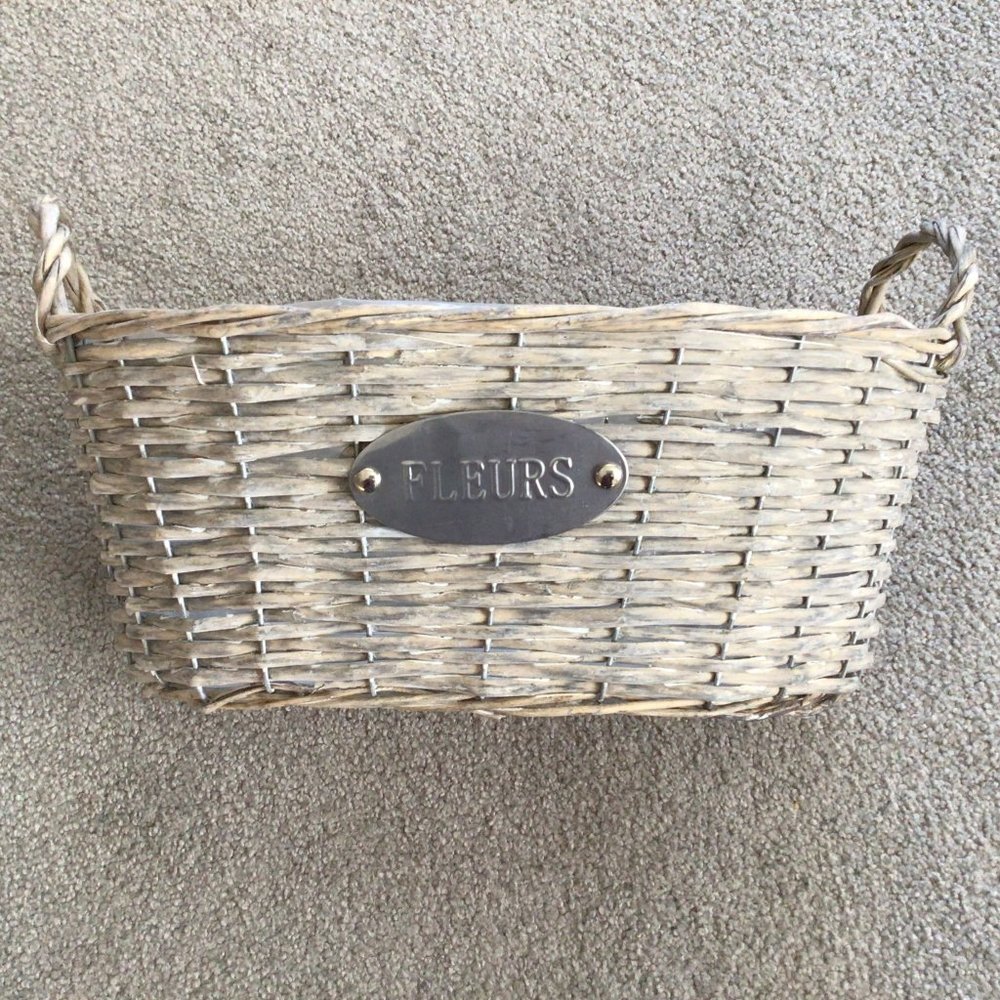Oval Shaped Woven Basket With Handles And Liners For Holding Plants